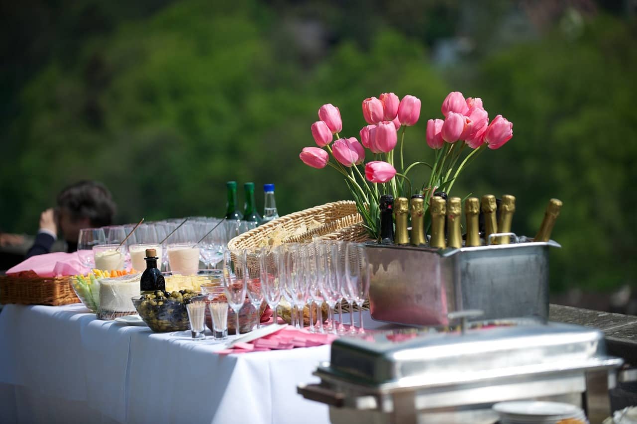 How to Decorate Outdoor Party Ideas